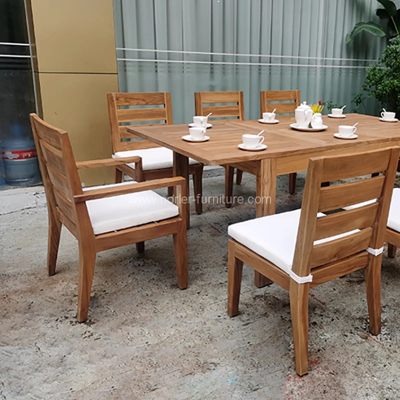 Meja makan lanjutan luaran yang disesuaikan