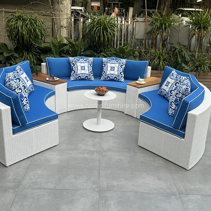 Perabot luaran yang disesuaikan dengan sofa rotan