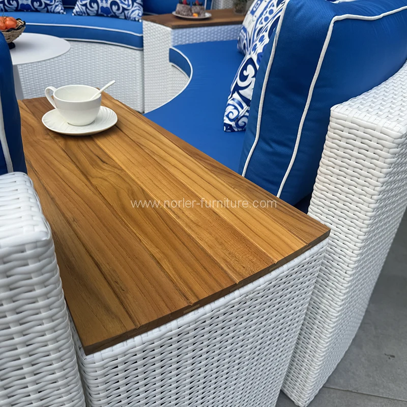 Perabot luaran yang disesuaikan dengan sofa rotan