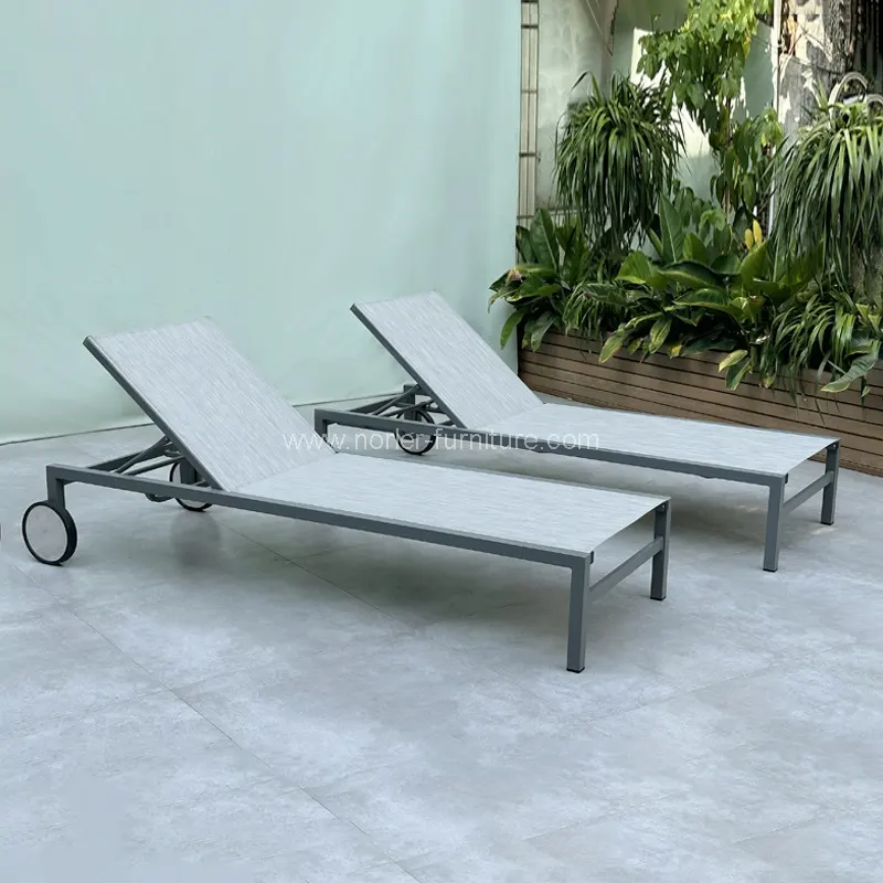 Bingkai aluminium luaran dengan kerusi berjemur roda