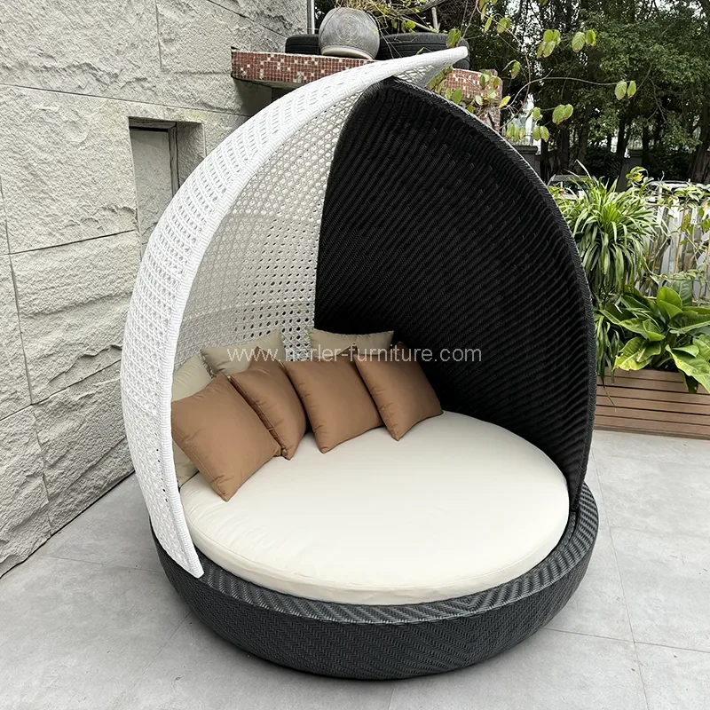 Perabot luar pe rotan bulat matahari matahari terbenam